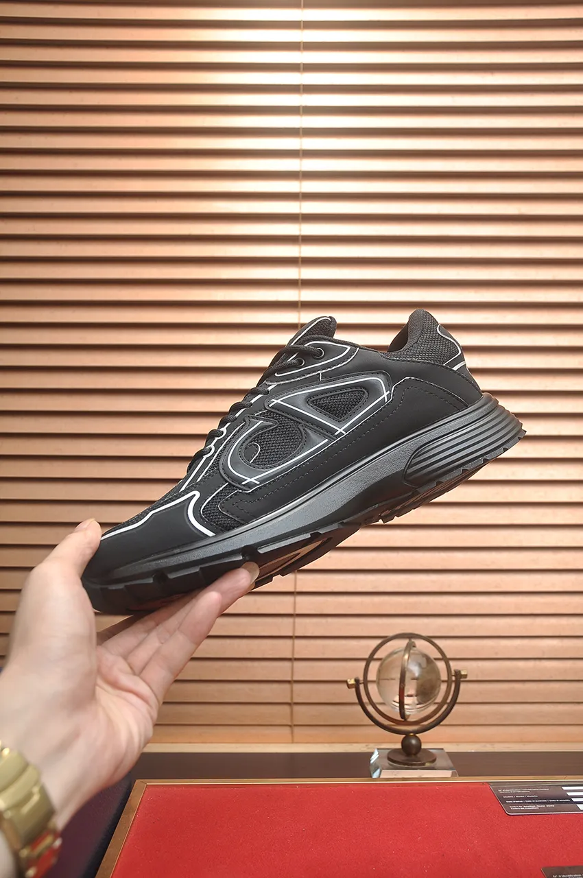 Men's men's shoes 💰: 500💶 (top original order) Brand: Dior (Dior) Standard code: Men's code 38-44 (45 customized) Grade: Same as the official website Material: Top original cowhide spliced ​​together Original wear-resistant and lightweight outsole Style category: Fashionable casual shoes Distinguished luxury brand elements top luxury Color: Actual picture color